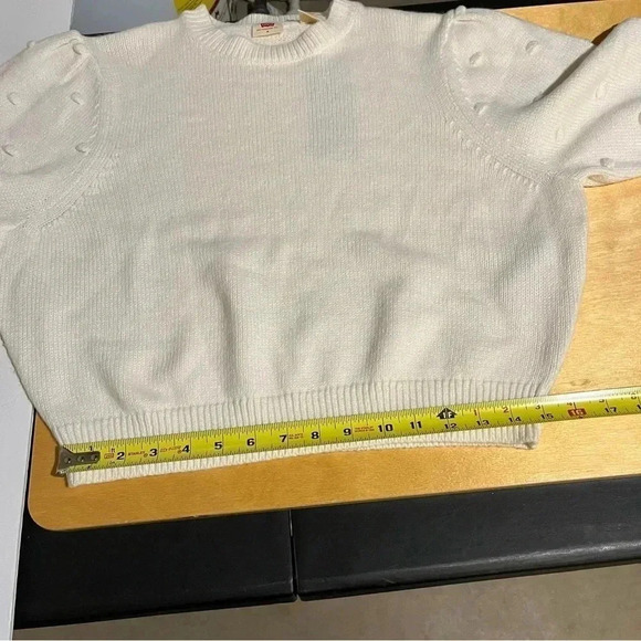 Levi’s Womens Puff Sleeve Jumper NWT Size M Cream Crew Neck Pullover Cropped - Picture 7 of 9